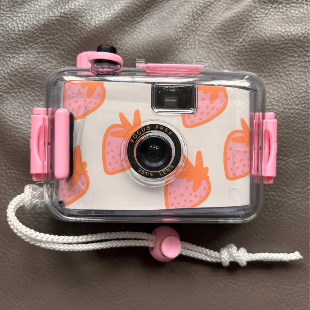 NEW Underwater Camera in Sea Seeker Strawberry